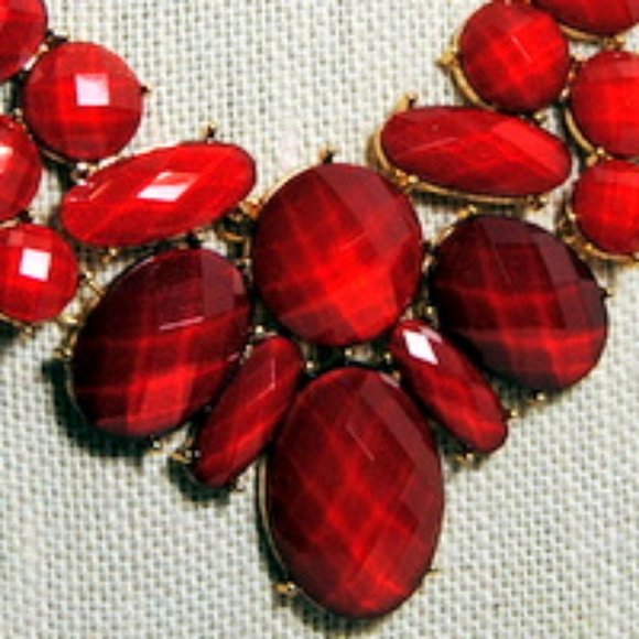 Statement Jewelry Necklace Gold with Red Stones - Picture 3 of 5